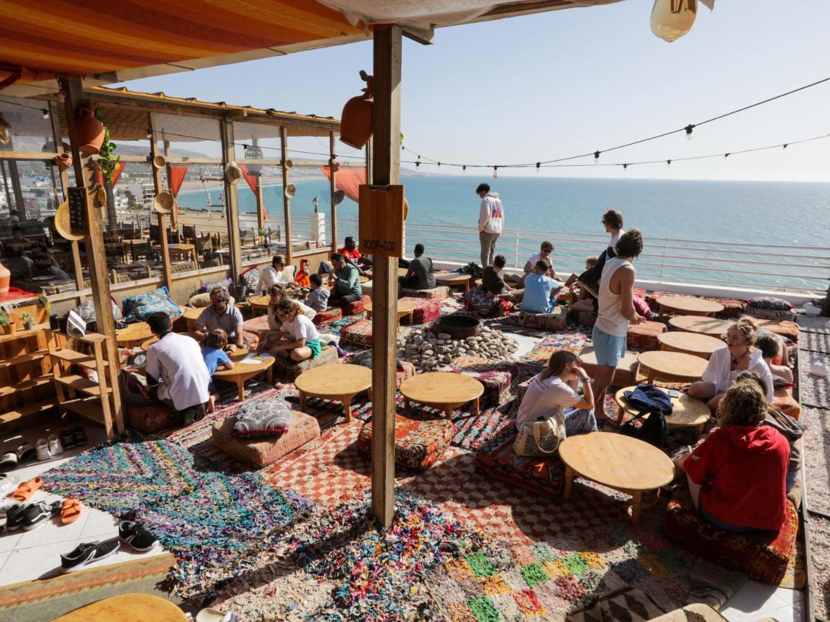 Locals Surfcamp 4*