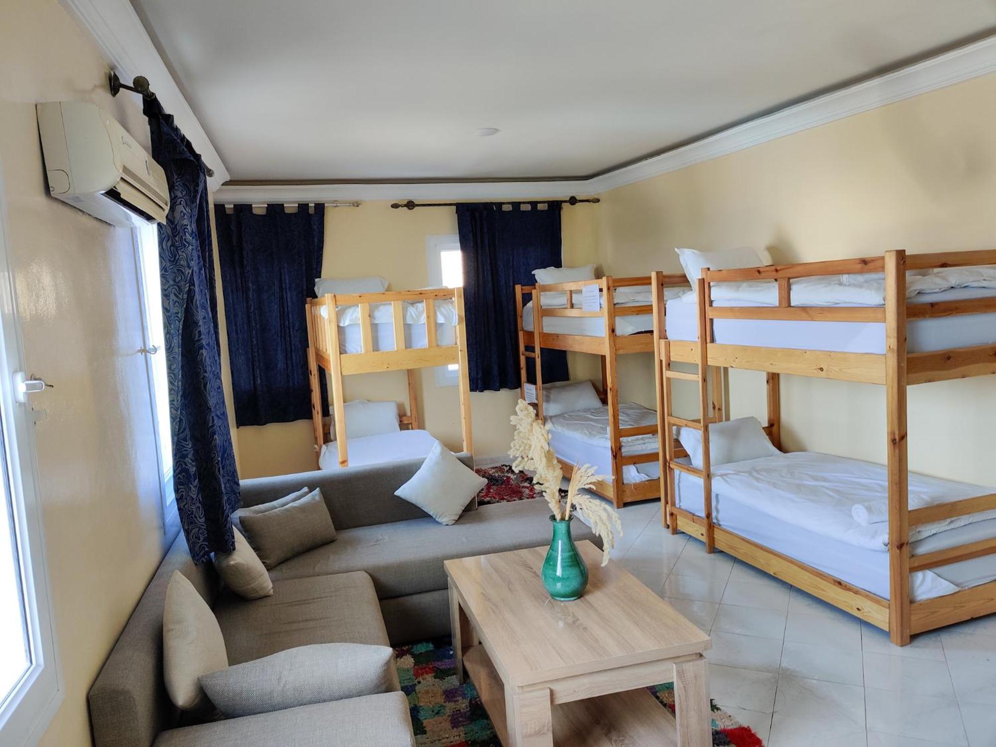 Hotel Locals Surfcamp