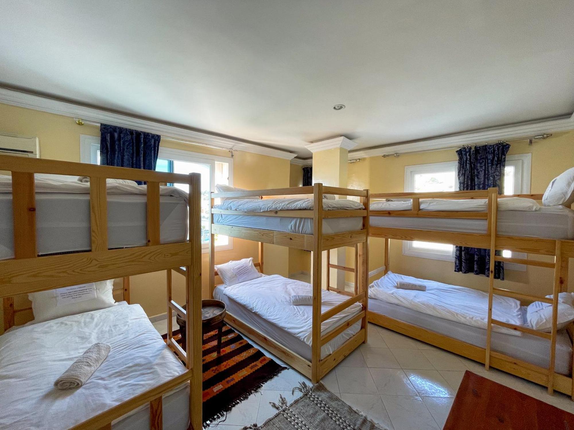 Locals Surfcamp Hotel
