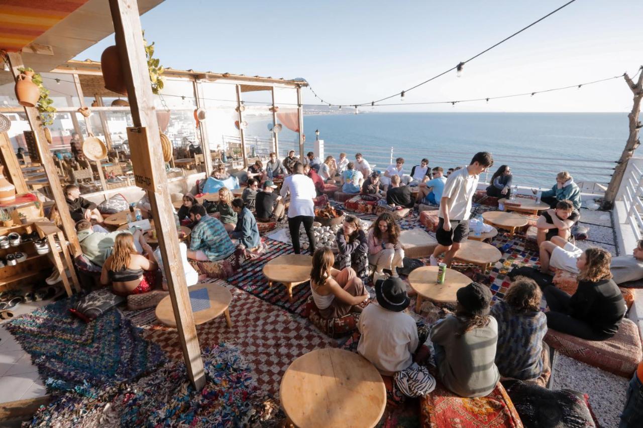 Locals Surfcamp 4* تغازوت