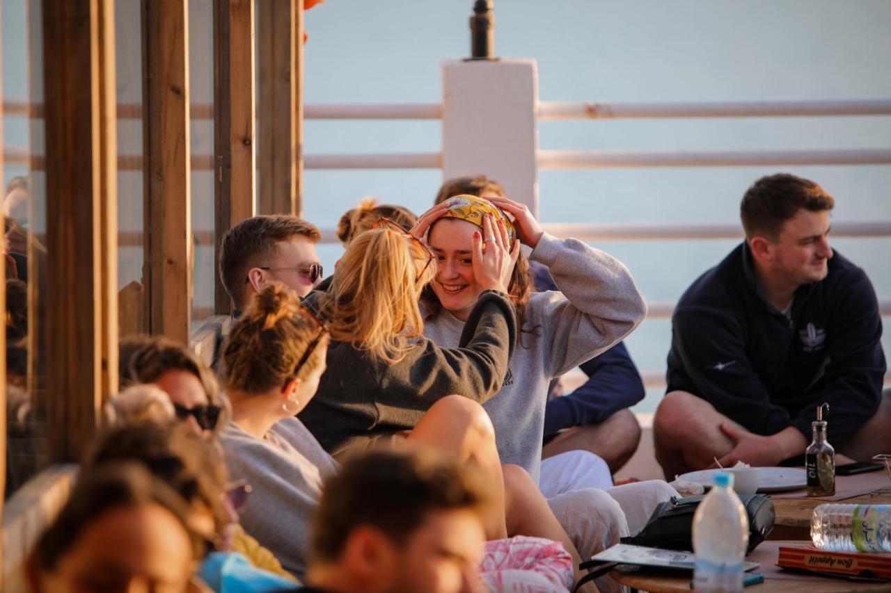 Locals Surfcamp فندق