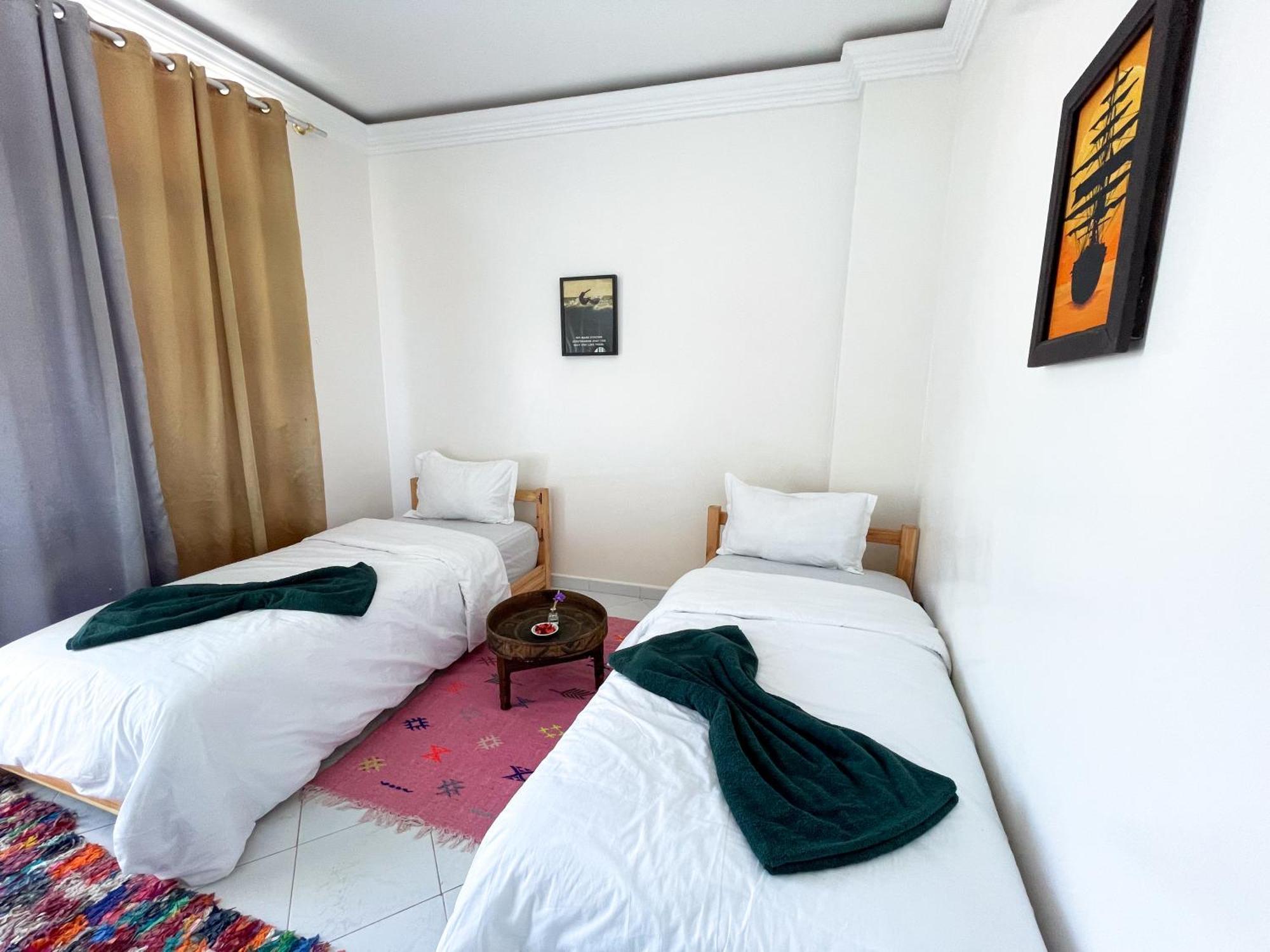 فندق Locals Surfcamp تغازوت
