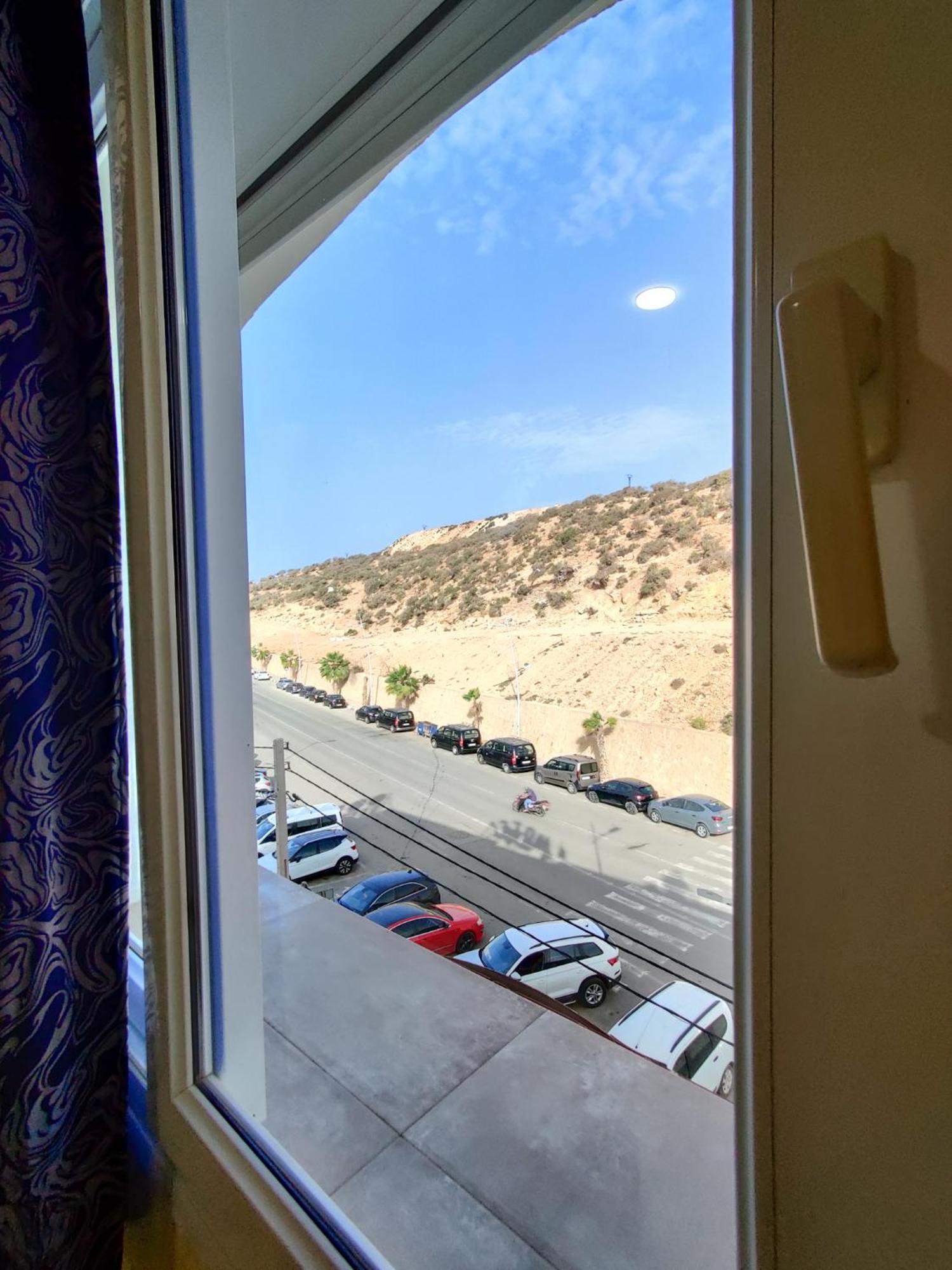 Locals Surfcamp فندق 4*