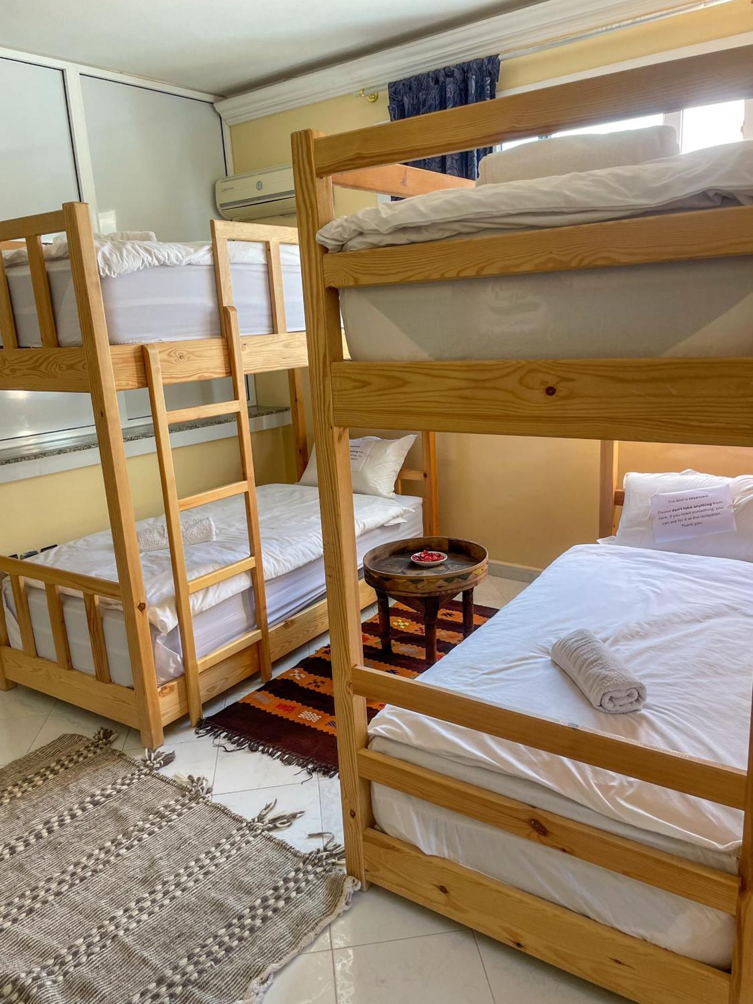 Locals Surfcamp فندق تغازوت