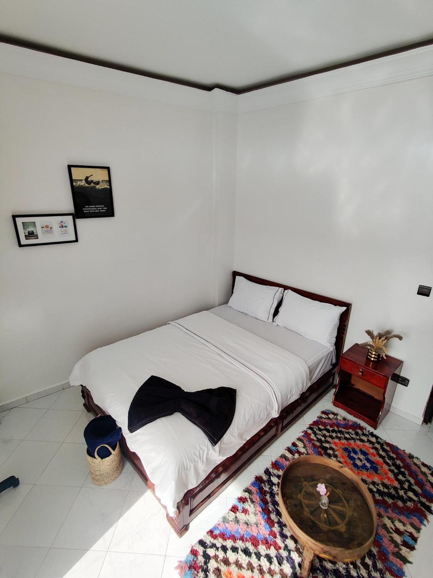 Locals Surfcamp فندق تغازوت